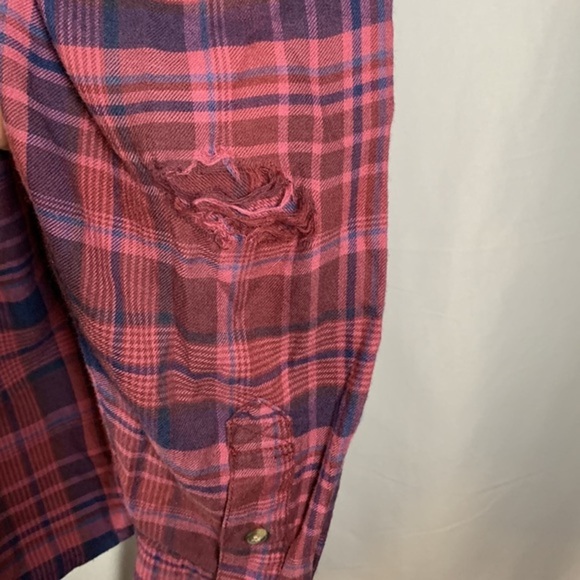 American Eagle Red/Burgundy Plaid Distressed Button Down Cropped Shirt NWT - Picture 8 of 10